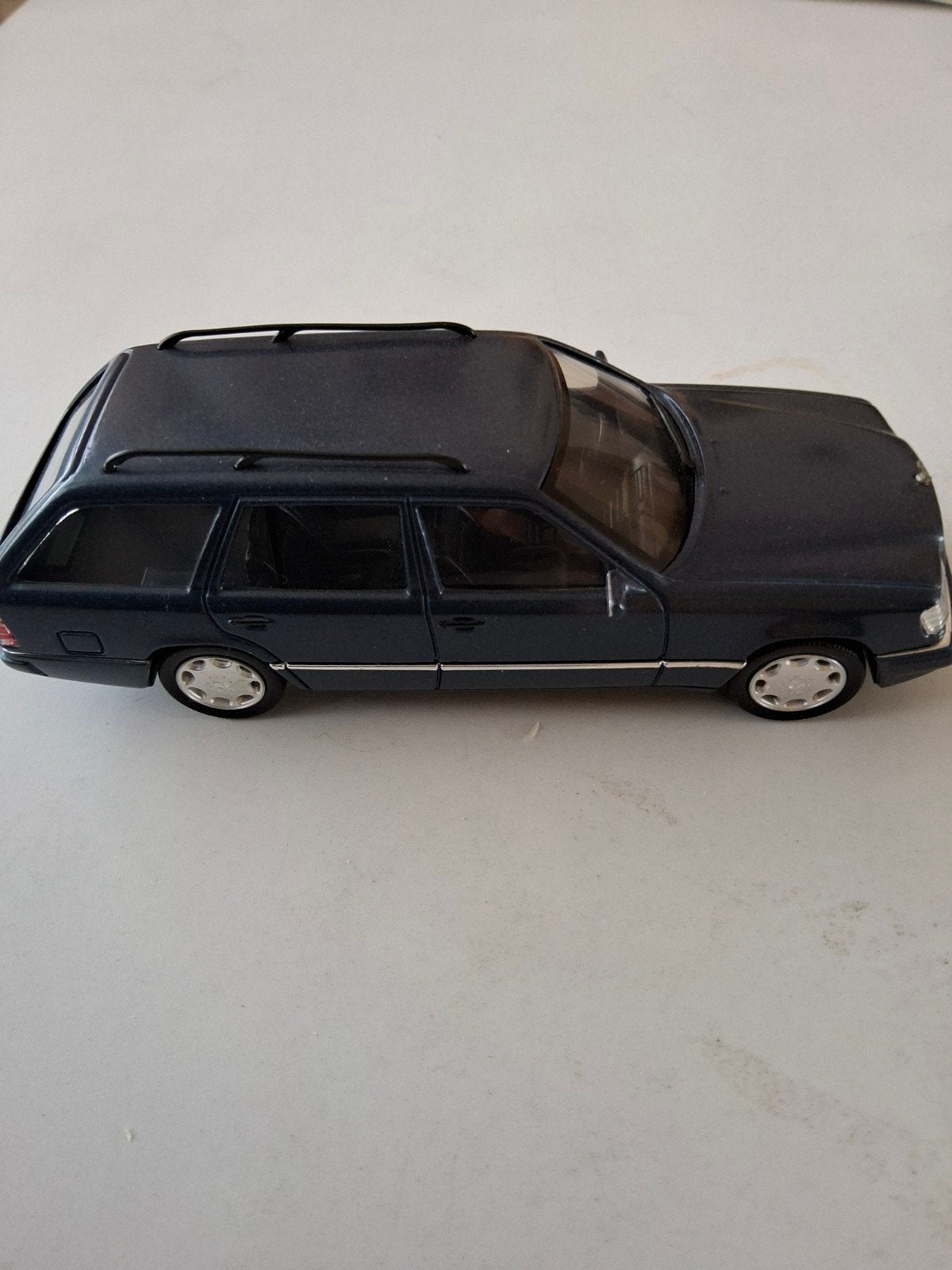Mercedes E320 donkerblauw, Herpa, Ophalen, Nieuw, Auto, Overige merken