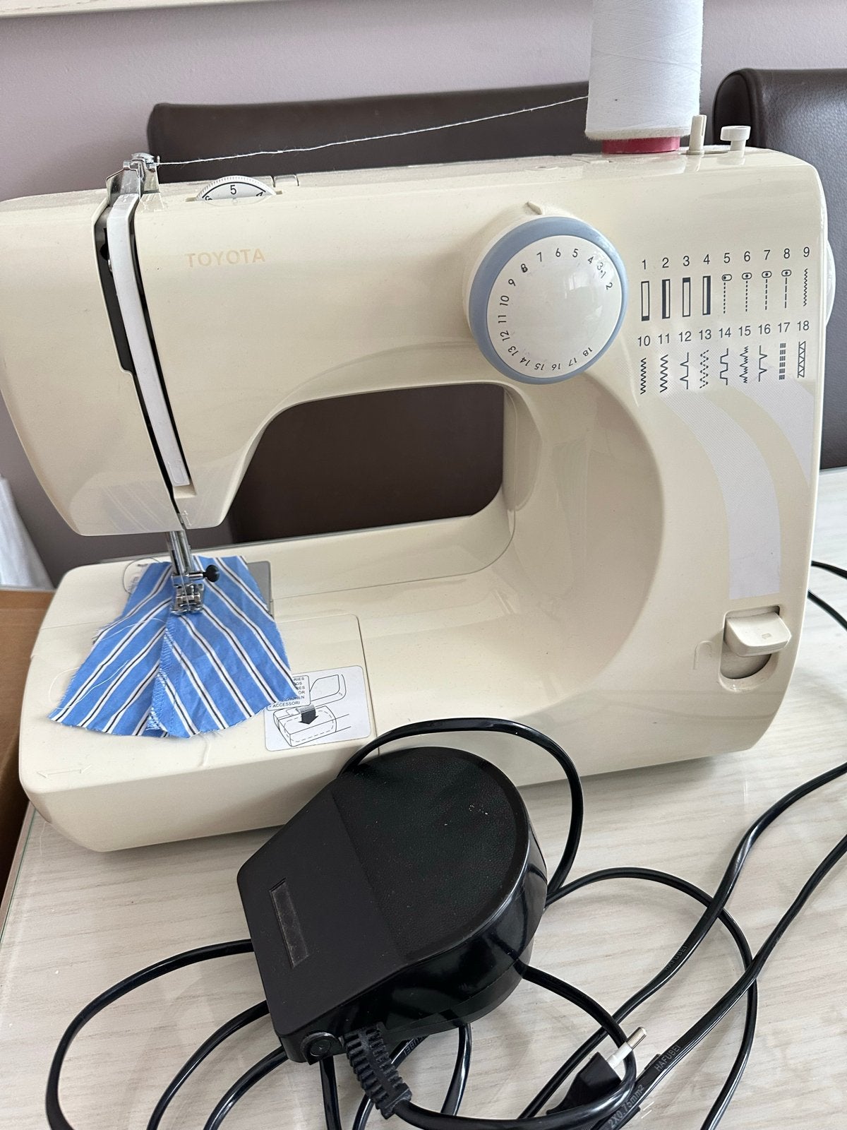 Toyota naaimachine - Werkt perfect!, Ophalen of Verzenden, Gebruikt, Naaimachine, Overige merken