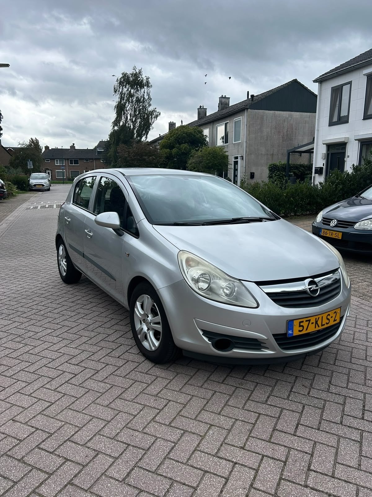 Opel Corsa 1.4 16V 5D 2010 Grijs, Auto's, Voorwielaandrijving, 1063 kg, 4 cilinders, 49 €/maand