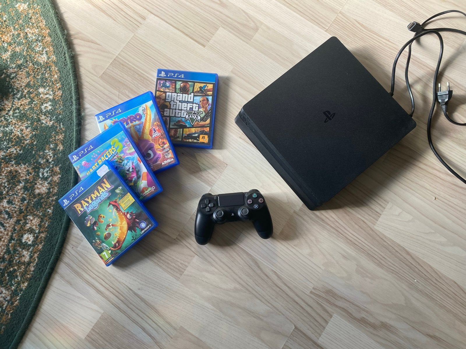 PS4 Slim Zo Goed Als Nieuw met Controller en 4 Games, Ophalen, Met games, Zo goed als nieuw, Met 1 controller