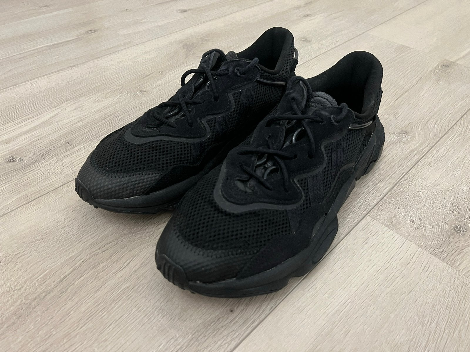 Adidas Ozweego Heren - Zwart - maat 43 1/3, Zwart, Ophalen of Verzenden, Adidas, Sneakers of Gympen