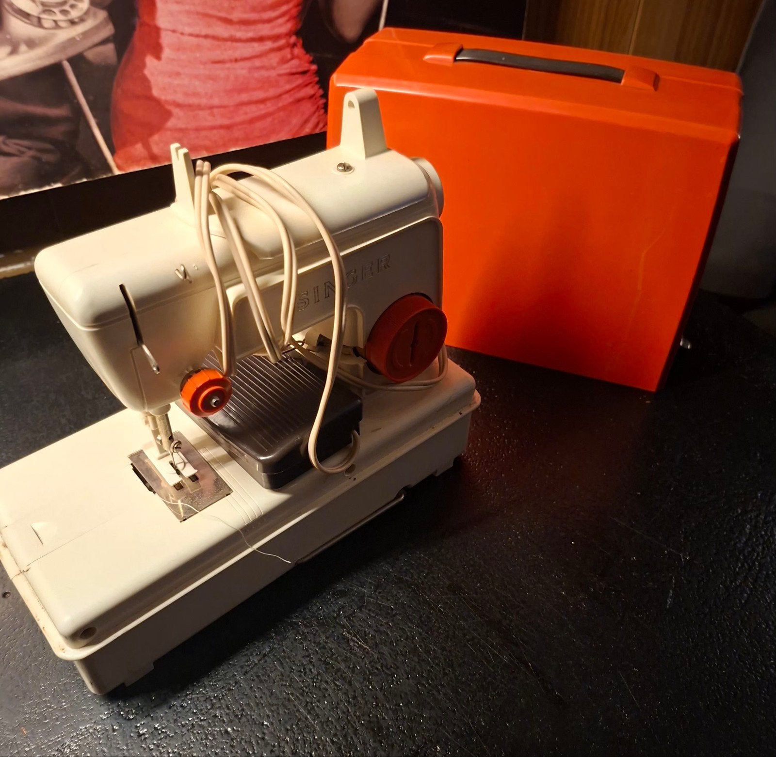 Vintage Singer Naaimachine met Oranje Koffer, Antiek en Kunst, Ophalen of Verzenden