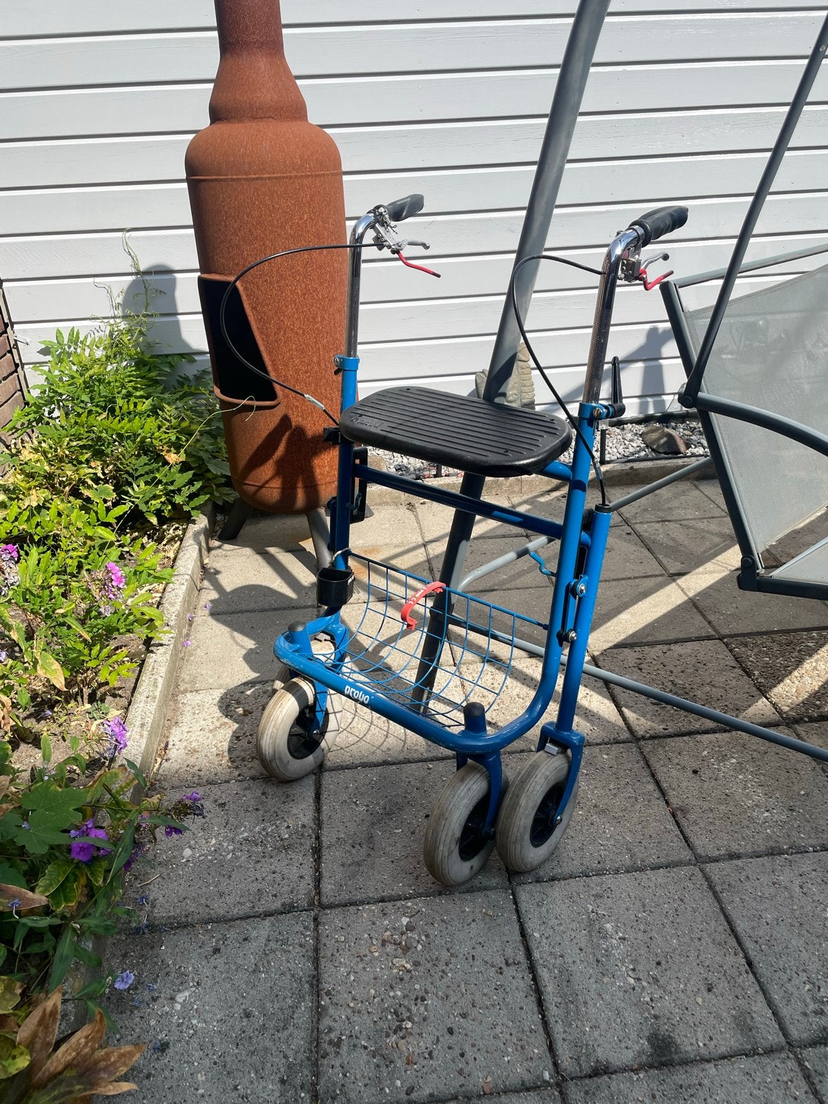 Blauwe rollator met zitje en boodschappenmand, Ophalen, Gebruikt