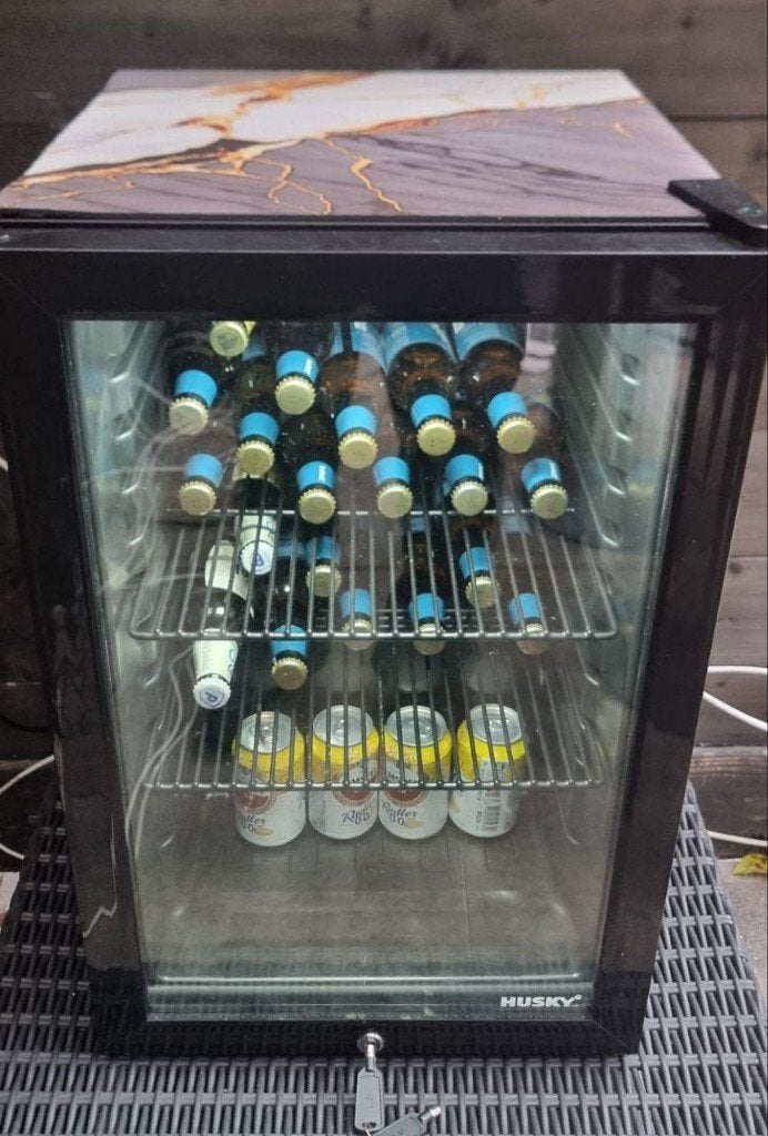 Husky Minibar met verstelbare temperatuur, Ophalen, Zonder vriesvak, Energieklasse A of zuiniger, Minder dan 45 cm