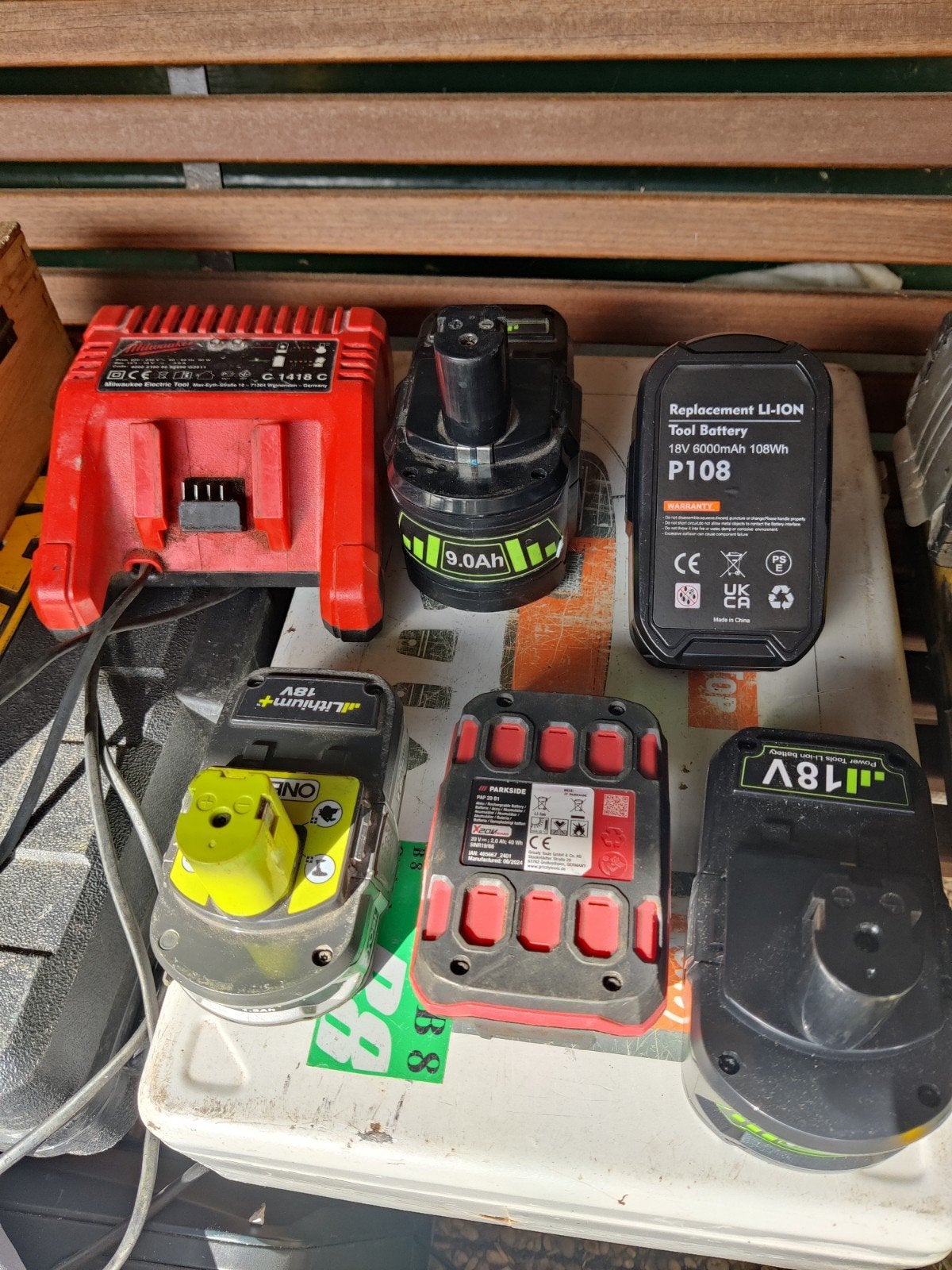 Diverse Accu's en Laders (defect/onbekend), Doe-het-zelf en Verbouw, Gereedschap | Boormachines, Ophalen of Verzenden, Gebruikt