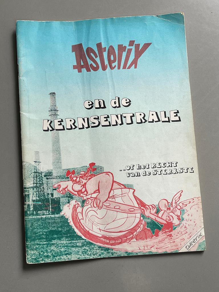 Stripalbum Asterix en de kernsentrale.  (parodie), Eén stripboek, Ophalen of Verzenden, Gelezen