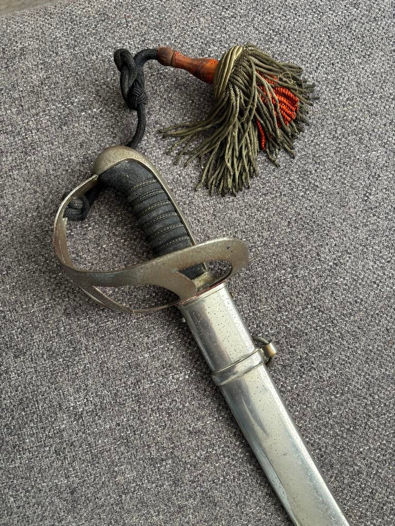 Antieke sabel met schede en kwast, Verzamelen, Ophalen of Verzenden, Overige soorten, Overige gebieden, Zwaard of Sabel