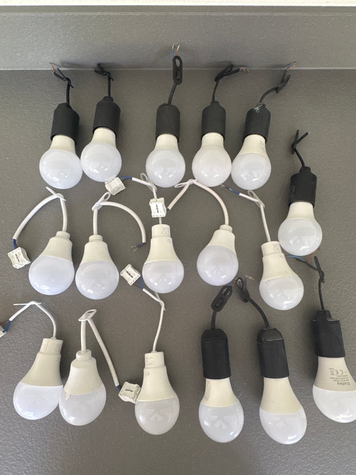 Partij verhuisfittingen LED lampen met E27 fitting, Wit, Gebruikt, Kunststof, E27 (groot)
