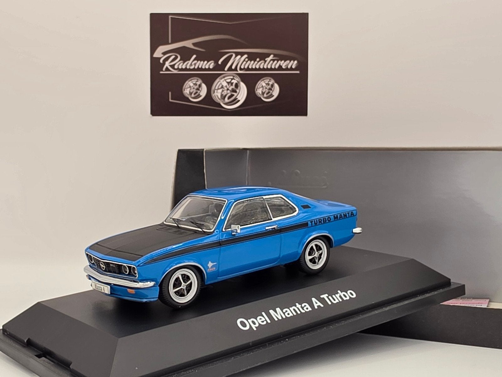 Opel manta A Turbo - Blauw/zwart - 1:43 Schuco, Auto, Ophalen of Verzenden, Zo goed als nieuw, Schuco