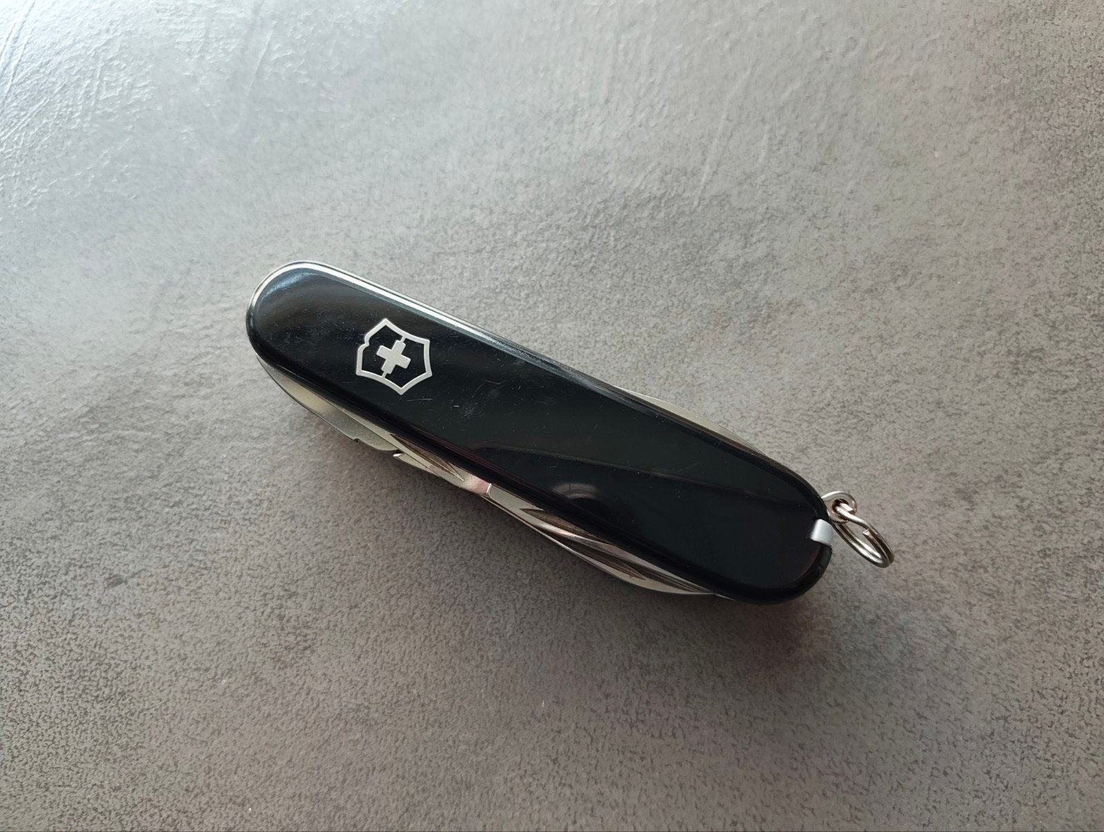 Victorinox zakmes met tang, schaar en accessoires, Hobby en Vrije tijd, Overige Hobby en Vrije tijd, Ophalen of Verzenden, Zo goed als nieuw