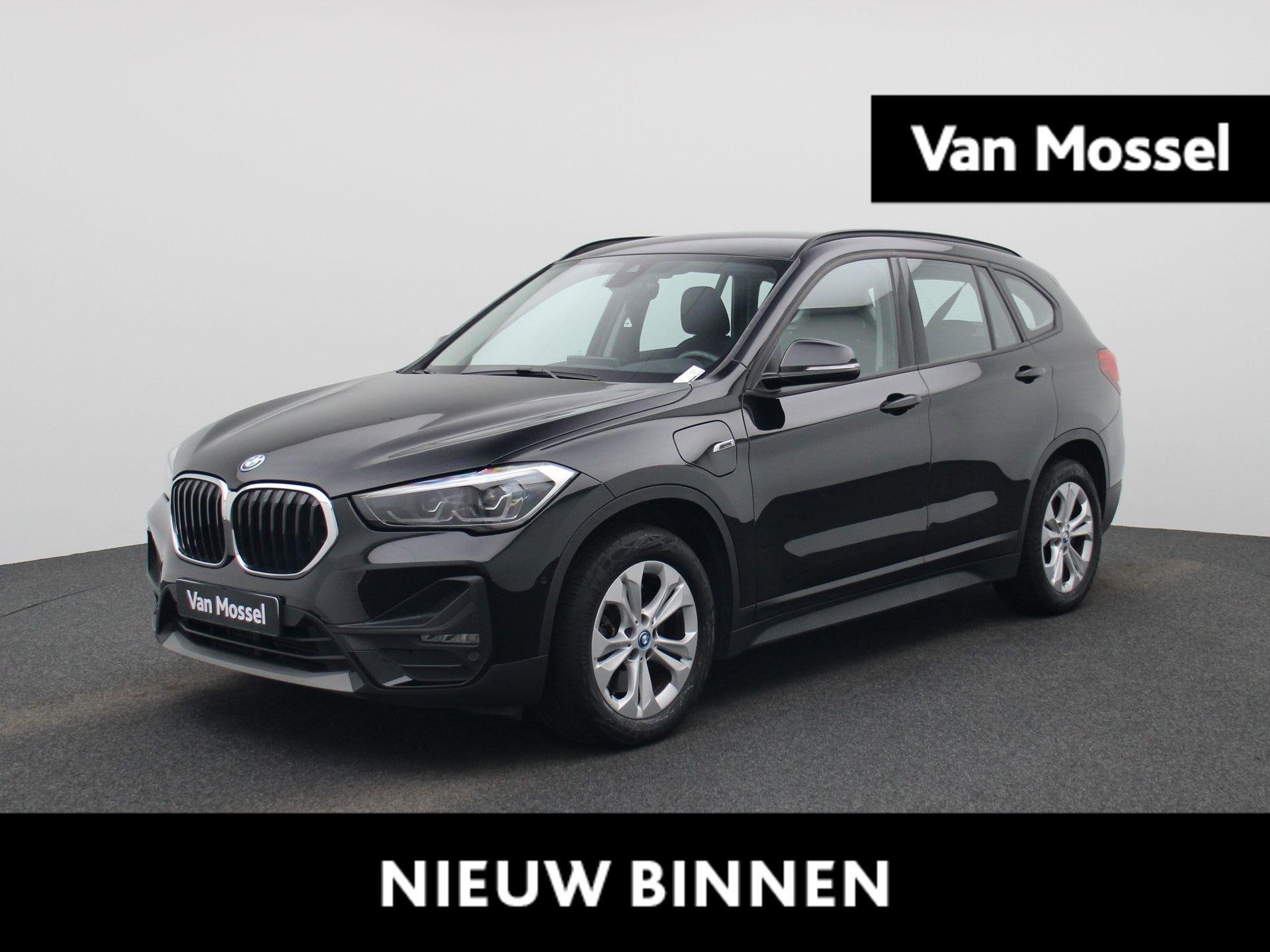 BMW X1 xDrive25e | Automaat | Achteruitrijcamera | Parkeerse, Auto's, 12 maanden, Stof, Zwart, Plug-in hybride