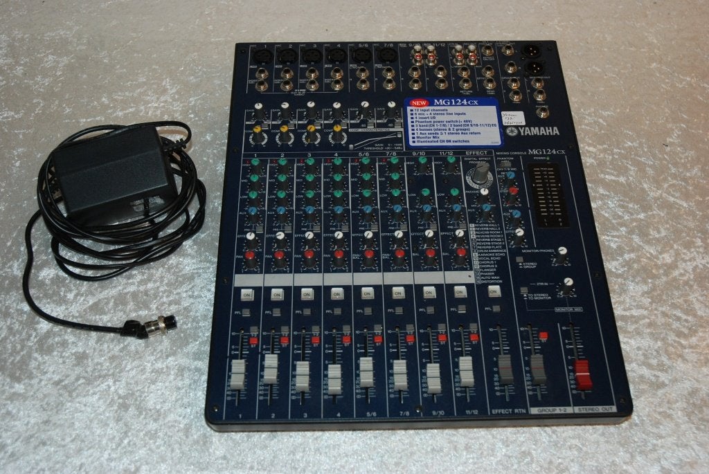 Yamaha MG124CX mengpaneel  12 kanalen met voeding <26260928>, Gebruikt, ., Drums of Percussie, Ophalen of Verzenden