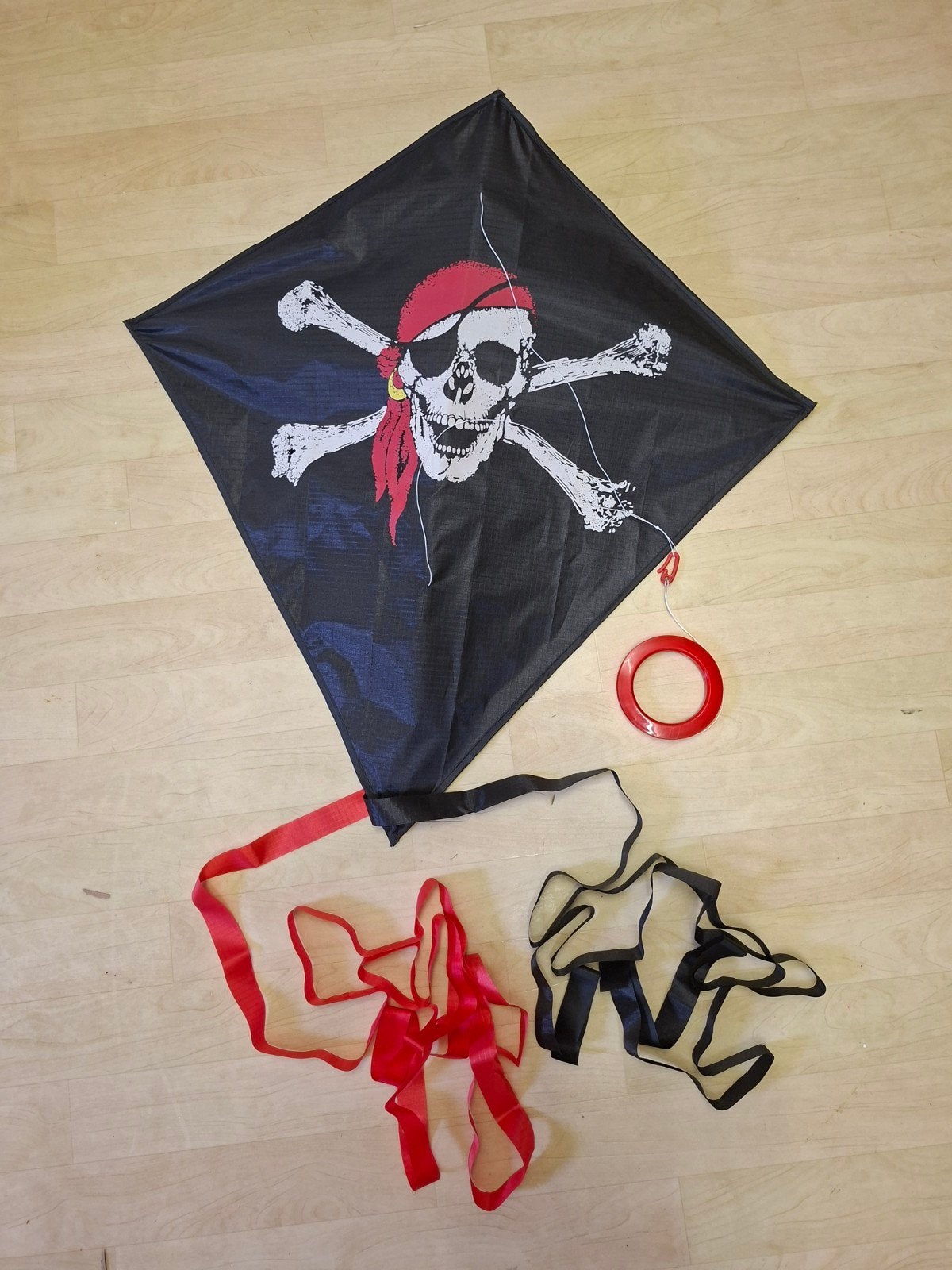 Vlieger met piratenhoofd - nooit gebruikt, Ophalen, Zo goed als nieuw, Eenlijns, Vlieger