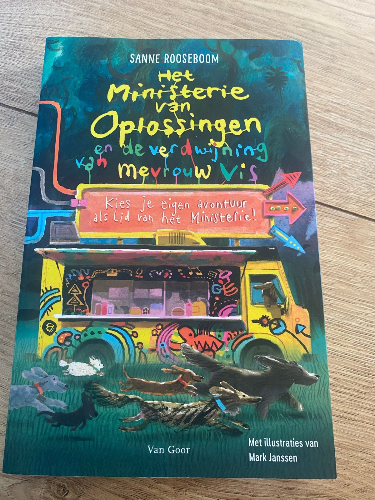 Het Ministerie van Oplossingen - Sanne Rooseboom, Ophalen of Verzenden, Zo goed als nieuw, Fictie