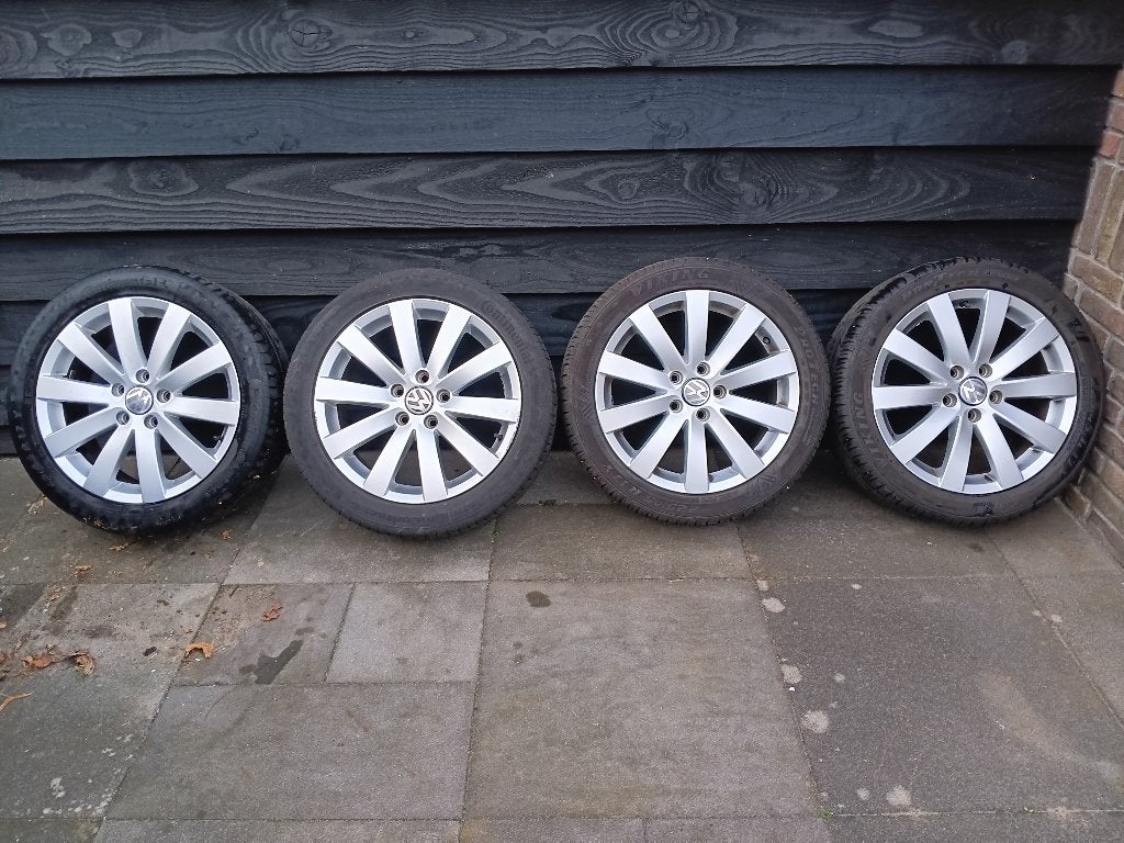 17 inch VW Passat velgen met zomerbanden., Ophalen, Gebruikt, Velg(en), 17 inch