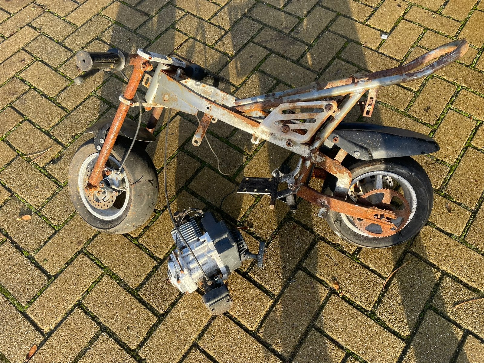 Minibike werking onbekend - project, Fietsen en Brommers, Minibikes, Midibikes en Pitbikes, Ophalen of Verzenden, Zo goed als nieuw