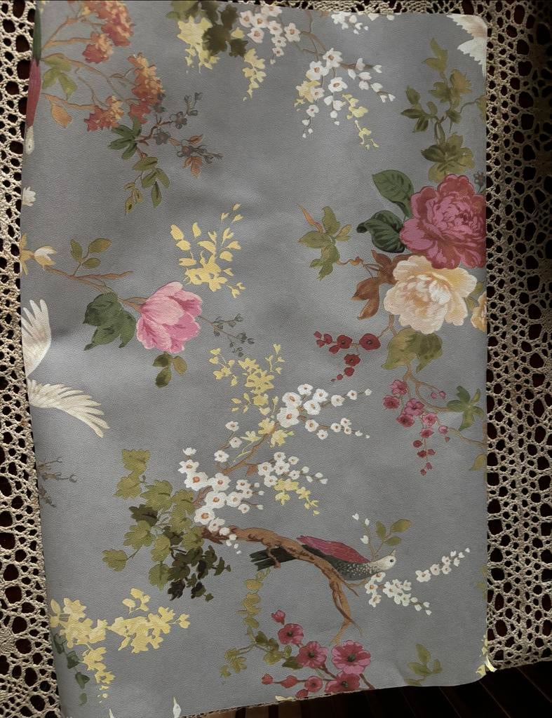 4 rollen behang met bloemen en vogels - Grijs met kleur, Ophalen of Verzenden, Minder dan 10 m², Grijs