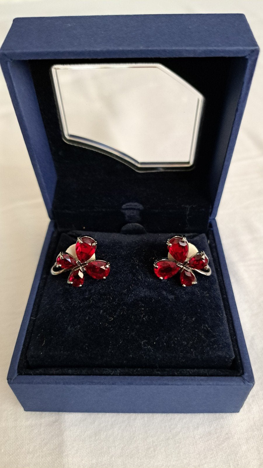 Prachtige nieuwe oor clips van swarovski, Ophalen of Verzenden, Nieuw, Overige materialen