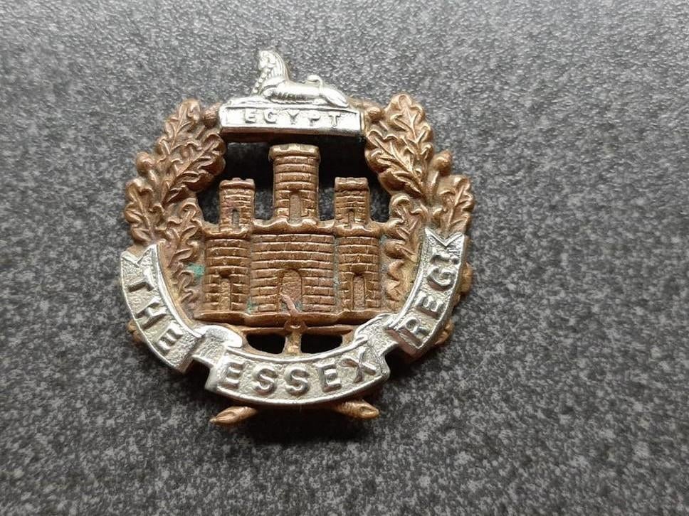 British  - The  Essex  Regiment  / Cap Badge  41 x 40 ., Ophalen of Verzenden, Engeland, Embleem of Badge