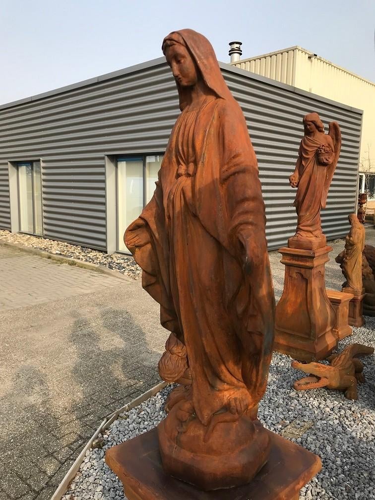 Maria op een sokkel - oxide oppervlak, tuinbeeld Maria groot, Tuin en Terras, Tuinbeelden, Steen, ., Nieuw, Ophalen of Verzenden