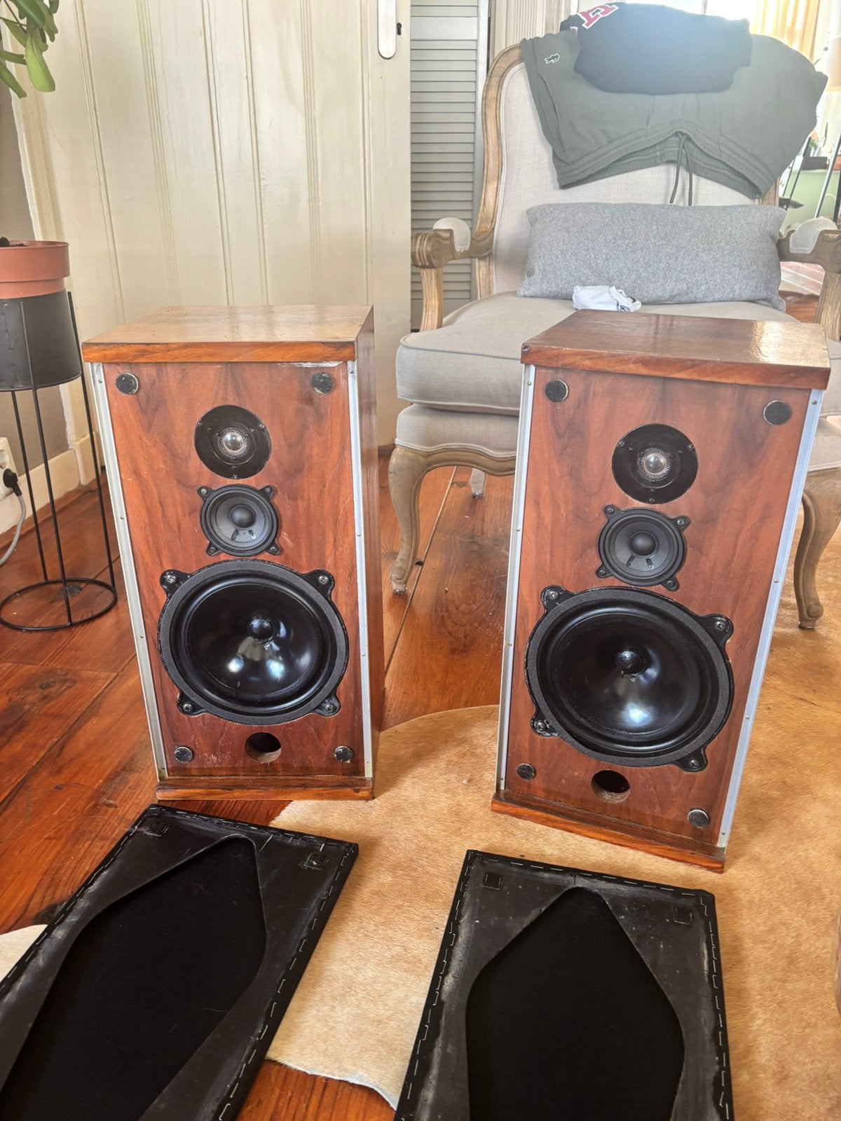 B&W DM4 vintage speakers