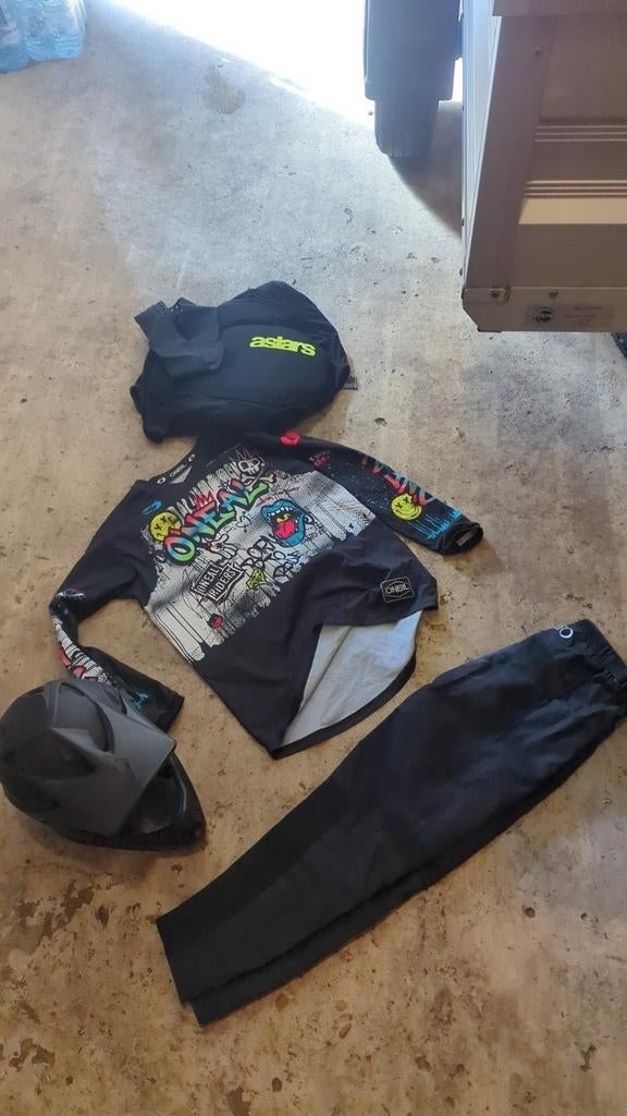 BMX kleding, helm en bodyprotector, Fietsen en Brommers, Ophalen, Gebruikt, Kinderen, L