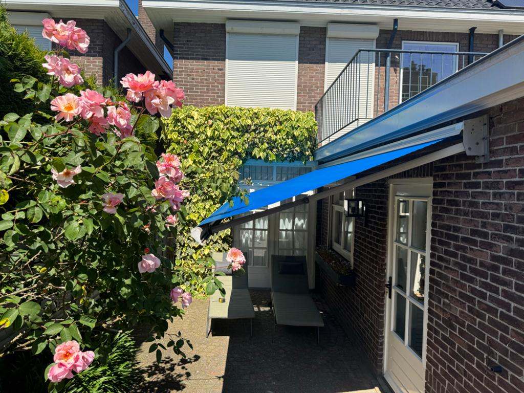 Luxaflex zonneluifel - 5m breed, ca. 2,2m uitval, Ophalen, Gebruikt, 450 cm of meer, 150 tot 300 cm