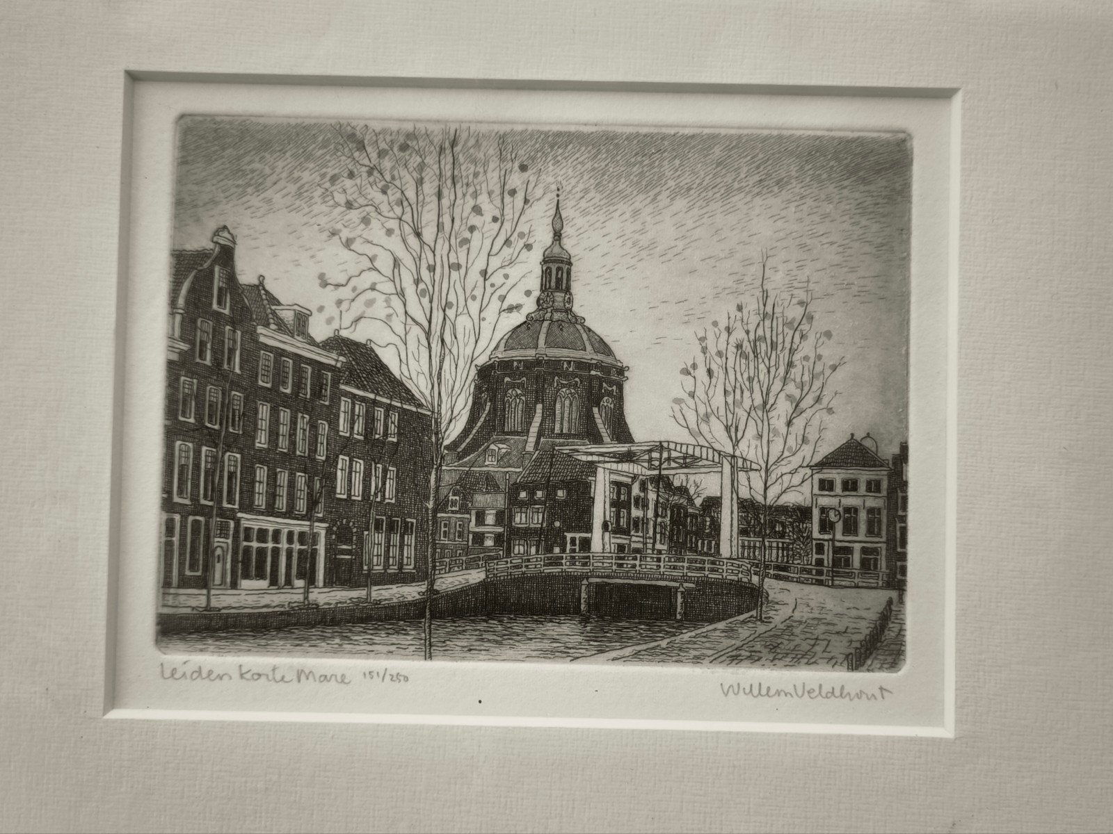 Willem Veldhorst - Leiden Korte Mare & Oude Rijn Ets, Antiek en Kunst, Stadsgezicht, Ophalen of Verzenden, Genummerd, 1950 - 1999