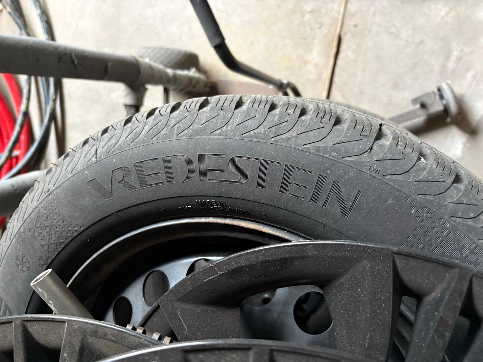 4x Vredestein Snowtrac 185/65 R15 Winterbanden stalen velgen, Ophalen, Gebruikt, 15 inch, Banden en Velgen