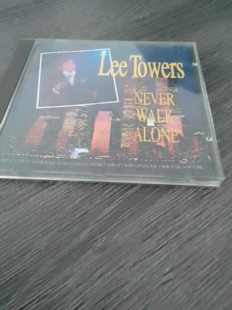 Lee Towers - Never Walk Alone CD, Ophalen, Gebruikt