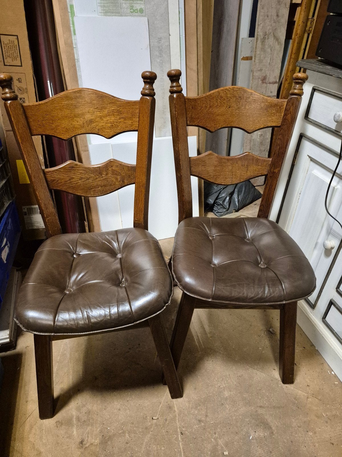 Set van 2 rustieke houten stoelen met leren zitting, Ophalen