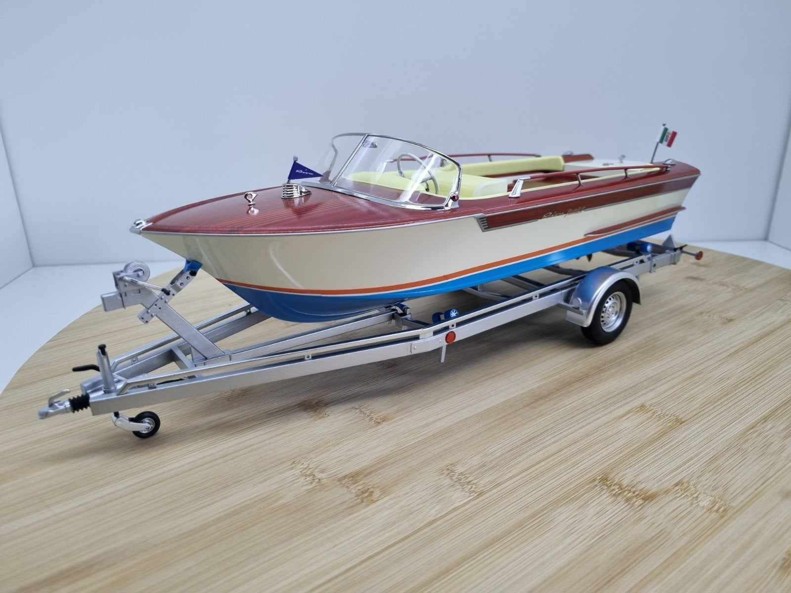 Mitica Riva Junior Motorboot 1:18 Ivoor wit interieur, Hobby en Vrije tijd, Modelauto's | 1:18, Overige merken, Auto, Verzenden