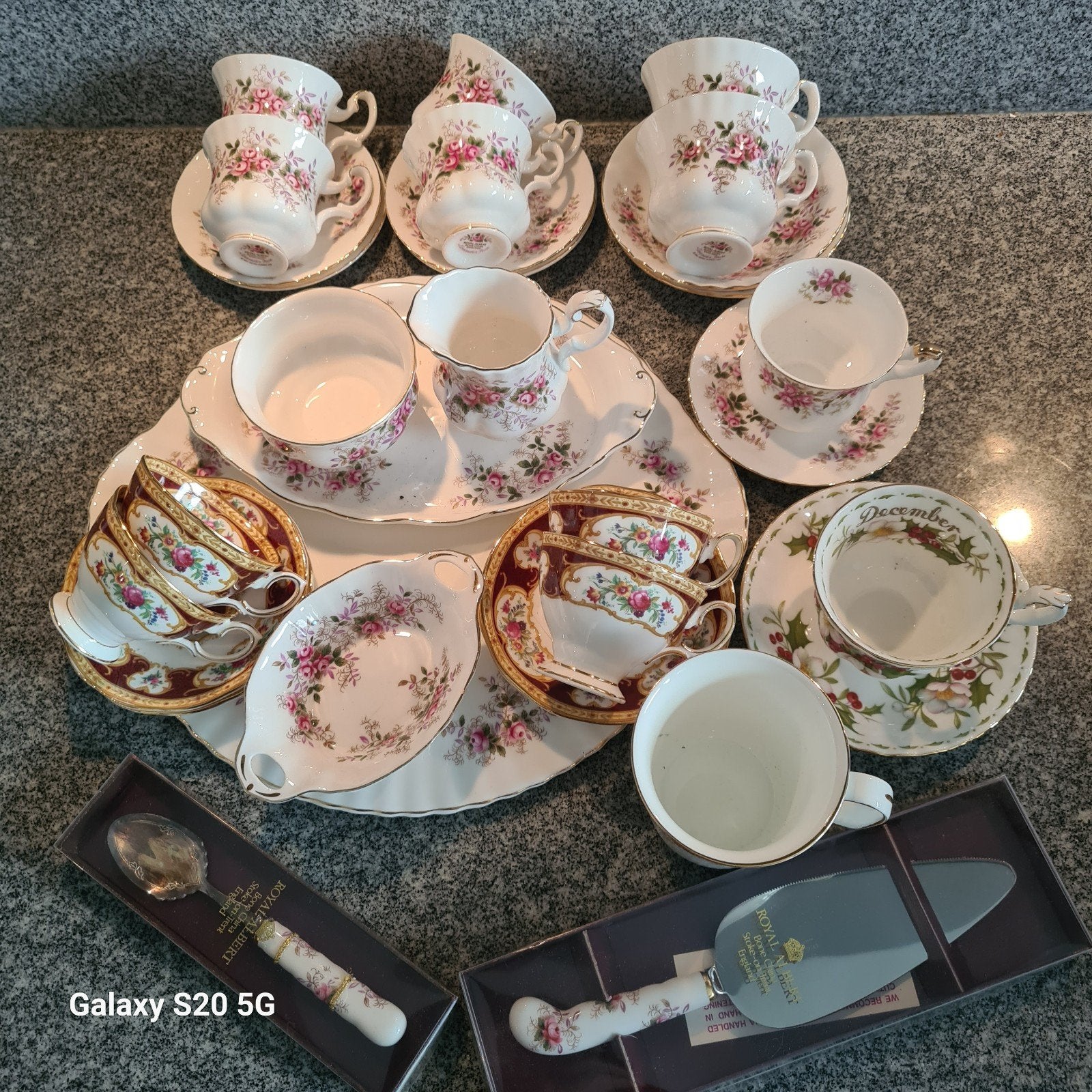 Royal Albert servies onderdelen - 32 stuks, Antiek en Kunst, Ophalen of Verzenden