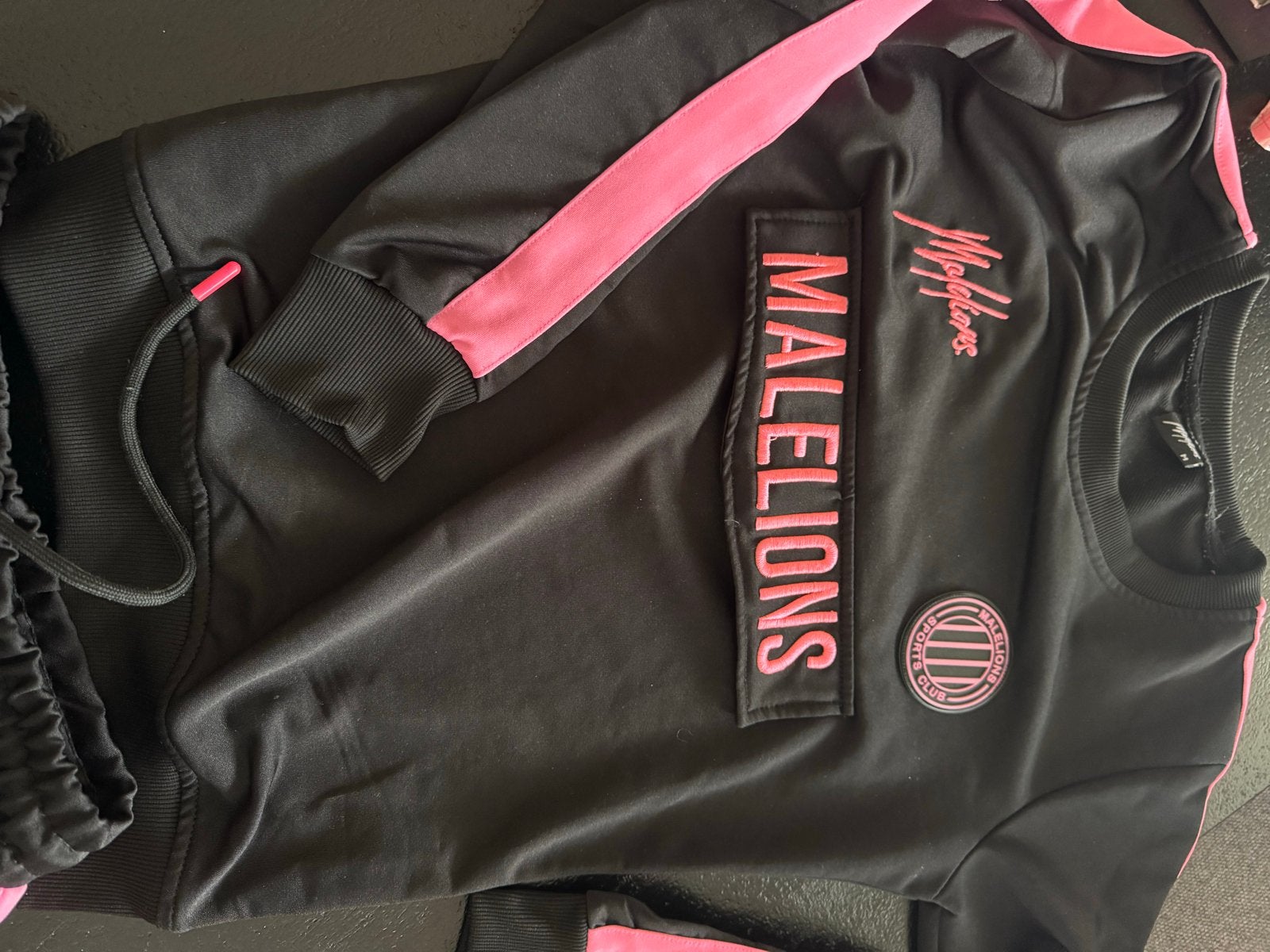 Malelions trainingspak zwart/roze - Maat M, Ophalen, Maat 48/50 (M), Zwart, Gedragen