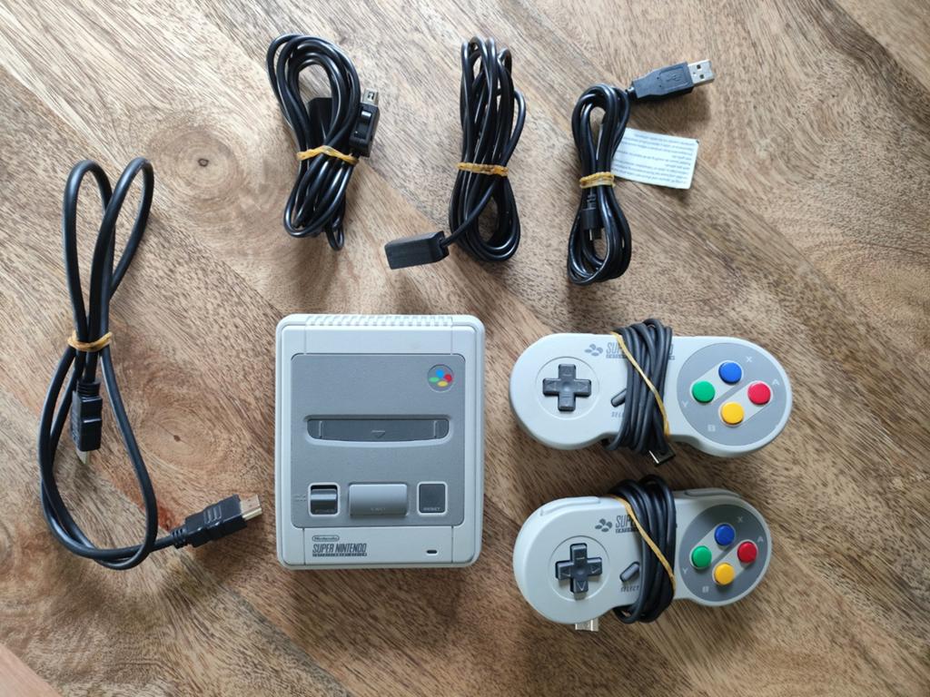 SNES mini met 100 games (o.a. Mario/Donkey Kong), Avontuur en Actie, Gebruikt, 2 spelers, Ophalen of Verzenden