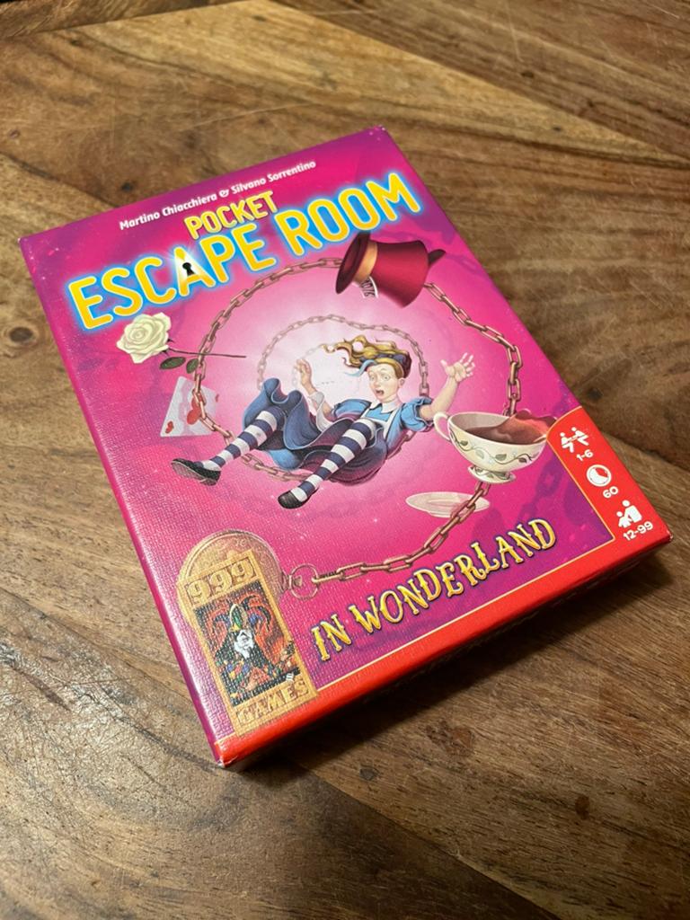 Pocket Escape room “In Wonderland” (2022) 999 games, Vijf spelers of meer, Ophalen of Verzenden, Zo goed als nieuw