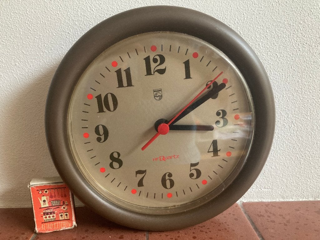 Seventies ronde plastic keukenklok bruin rond Philips retro, Philips, Wandklok, Analoog, Ophalen of Verzenden