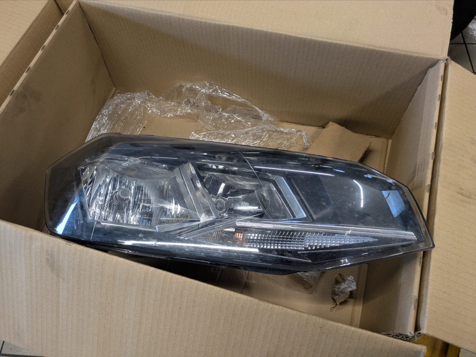 VW Polo 2019 Dubbele Halogeenlamp Rechts, Ophalen of Verzenden, Gebruikt, Volkswagen
