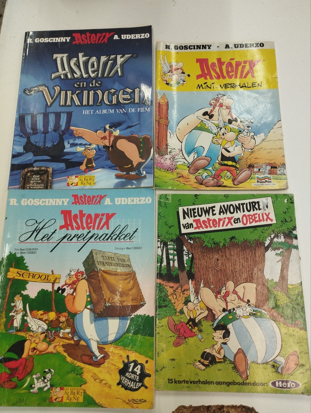 Asterix stripboeken - 4 stuks, Meerdere stripboeken, Ophalen of Verzenden, Gelezen