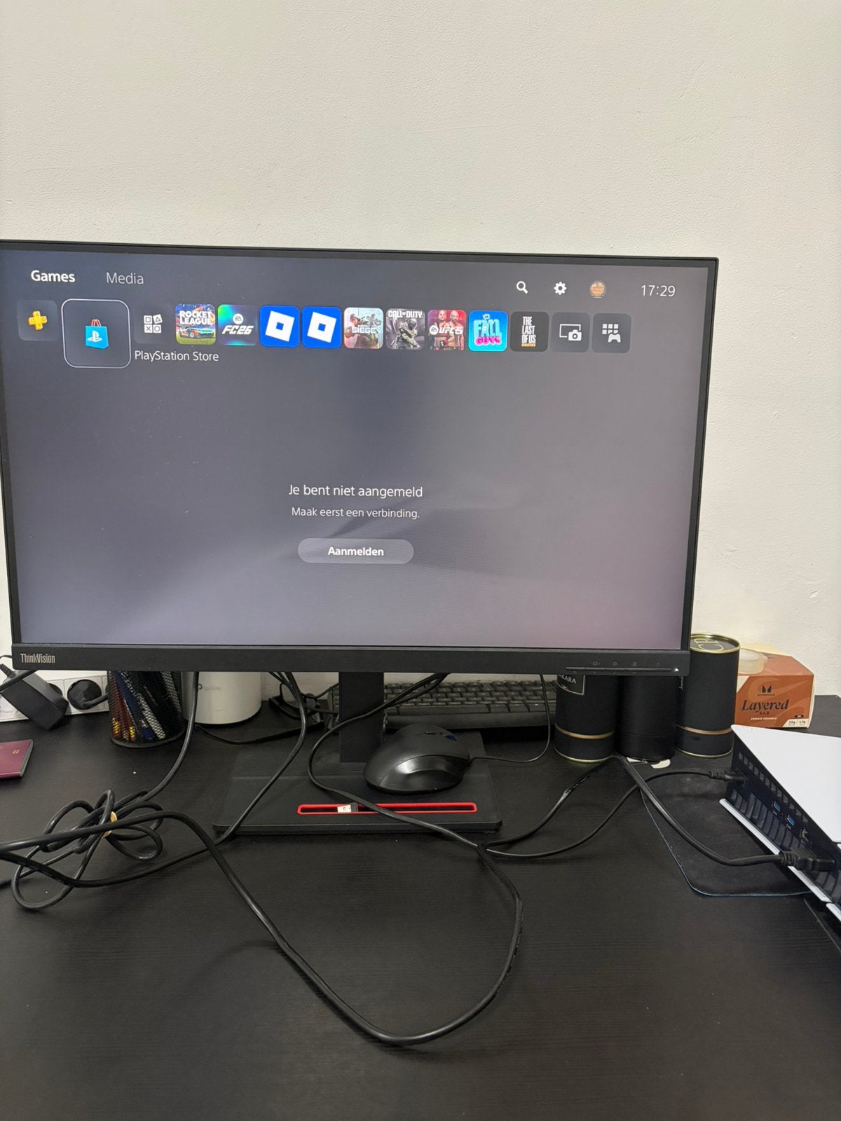 Foto 2 van Playstation 5 slim digitaal 1TB met 2 controllers