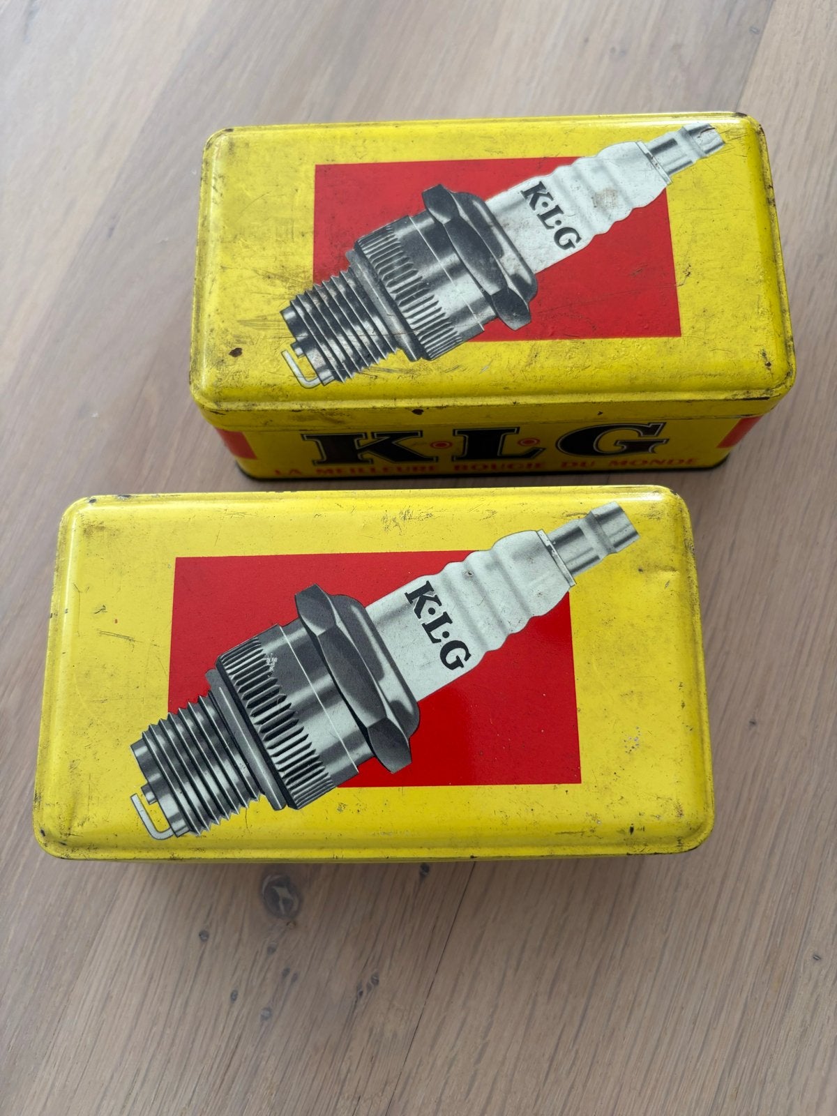 2 Oude KLG Bougie Blikken - Vintage Decoratie, Verzamelen, Verzenden, Gebruikt