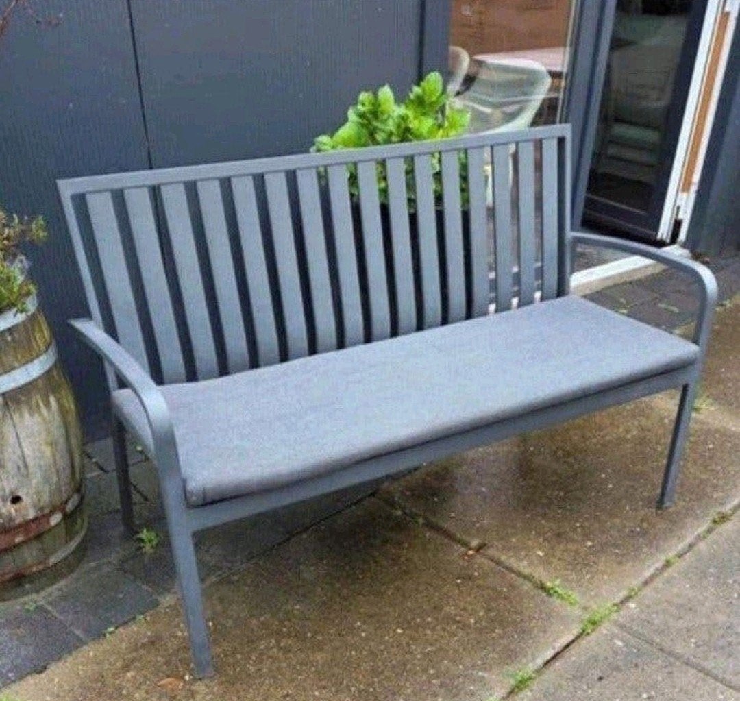 DEZE TUINBANK MET ZITKUSSEN MAG WEG VOOR €99, Ophalen, Nieuw