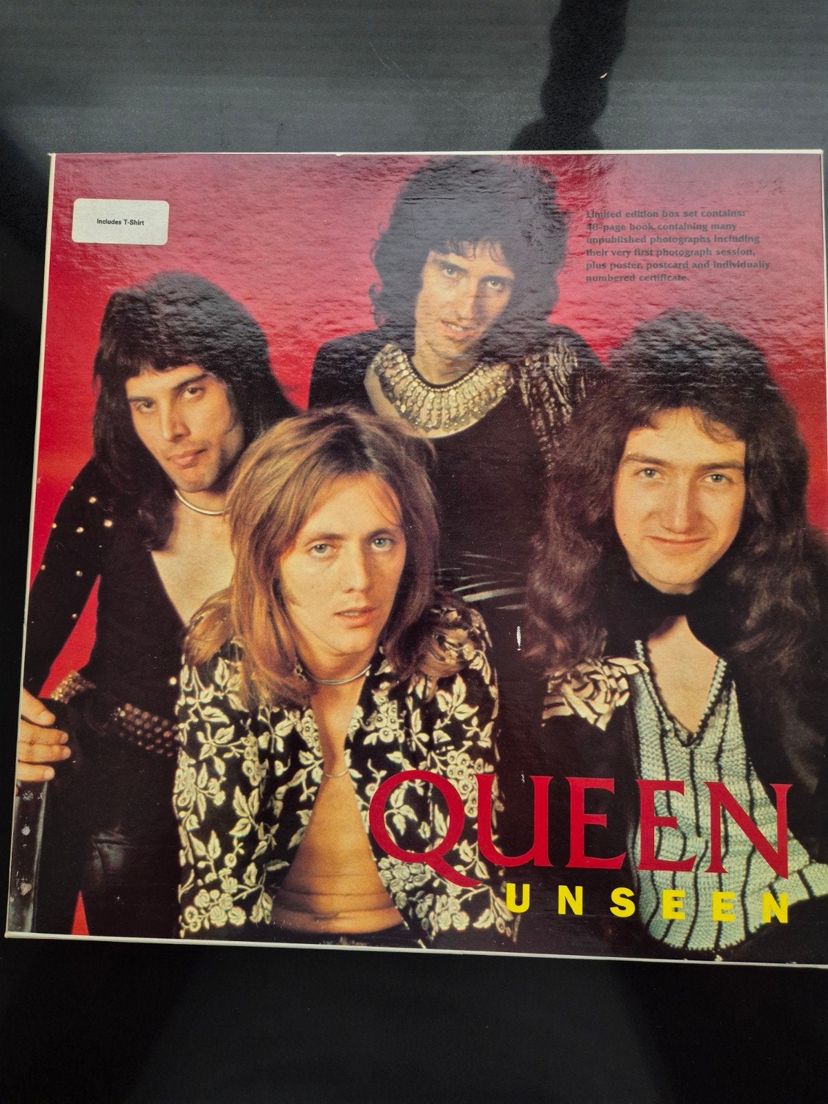 Queen unseen incl T-shirt, Ophalen