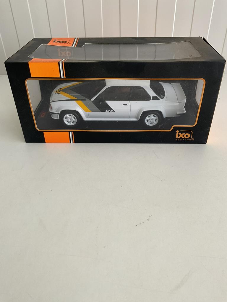 Opel Ascona 400 IXO nieuw in doos, Hobby en Vrije tijd, Modelauto's | 1:18, Ophalen, Nieuw, Auto, Overige merken