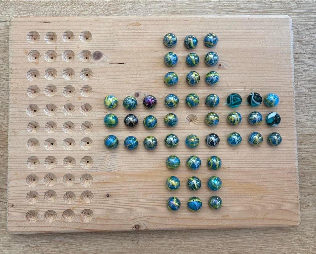 Houten Solitaire spel met knikkers, Hobby en Vrije tijd, Gezelschapsspellen | Bordspellen, Een of twee spelers, Ophalen of Verzenden