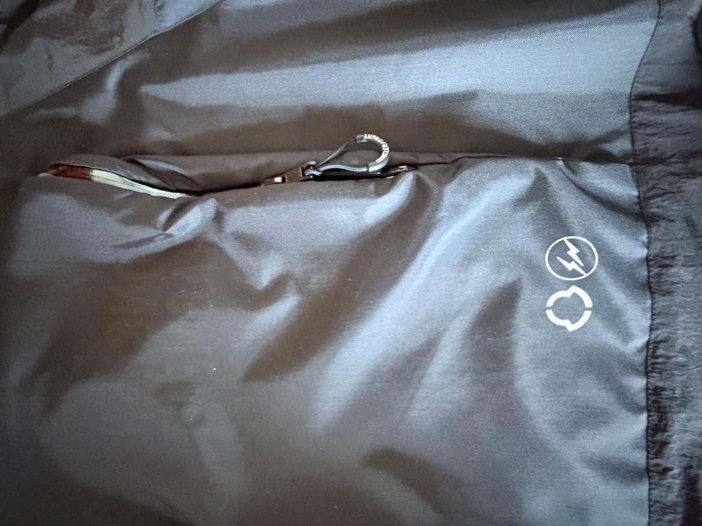 Moncler Fragment Jckt Medium - Perfect voor dit seizoen, Ophalen of Verzenden, Zo goed als nieuw, Maat 48/50 (M), Zwart