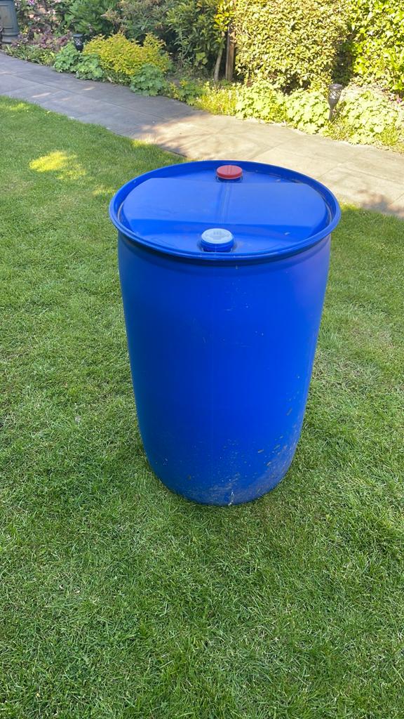 Te koop 220 LTR vat, Tuin en Terras, Regentonnen, 150 liter of meer, Ophalen, Gebruikt, Kunststof