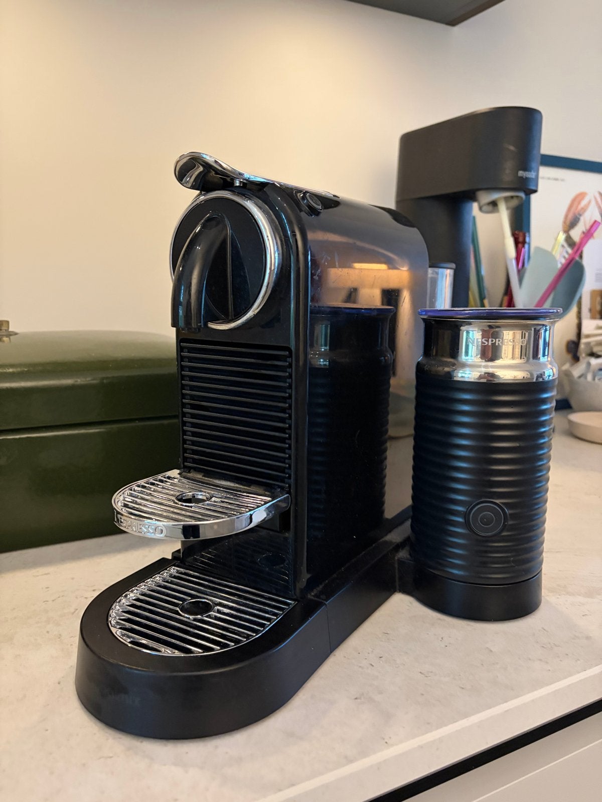 Nespresso Magimix koffiemachine met melkopschuimer, Ophalen, Koffiemachine, Zo goed als nieuw, 1 kopje