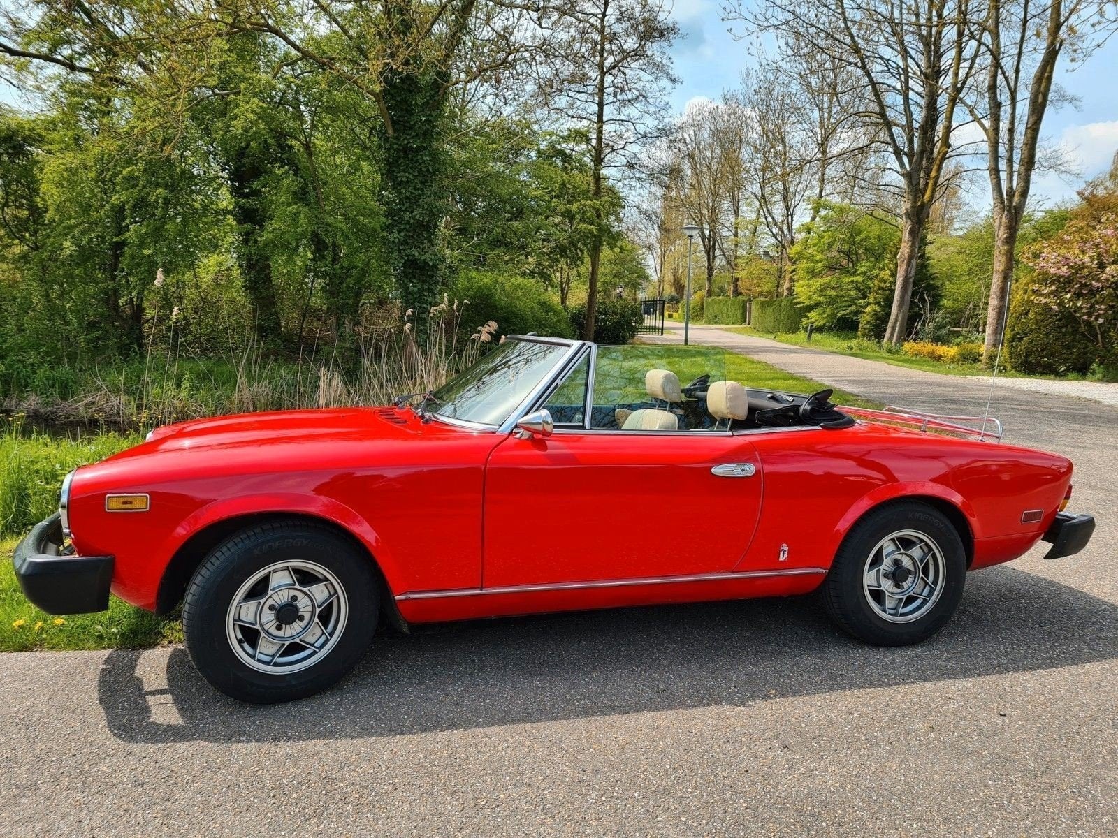 FIAT 124 SPIDER, USA 2 ltr inj, bj 1980, kleur rood, Auto's, Achterwielaandrijving, Beige, Cabriolet, 122 pk