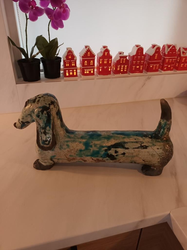 Unieke handgemaakte keramieken teckel met raku glazuur, Antiek en Kunst, Antiek | Keramiek en Aardewerk, Ophalen of Verzenden